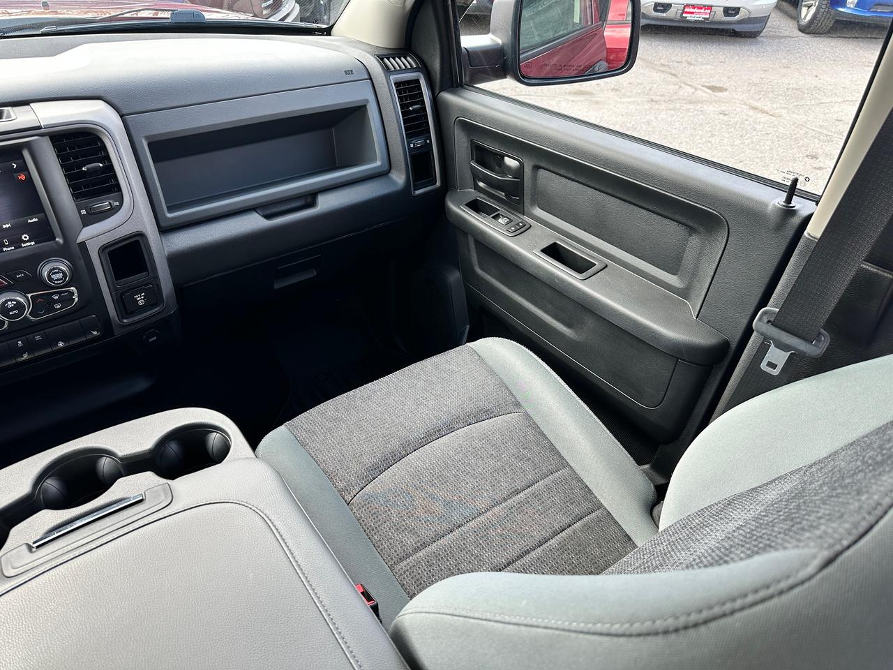 2020 RAM 1500 Classic Express4x4Crew HEMI HTD-Cloth CarPlay RvCam Remote Photo