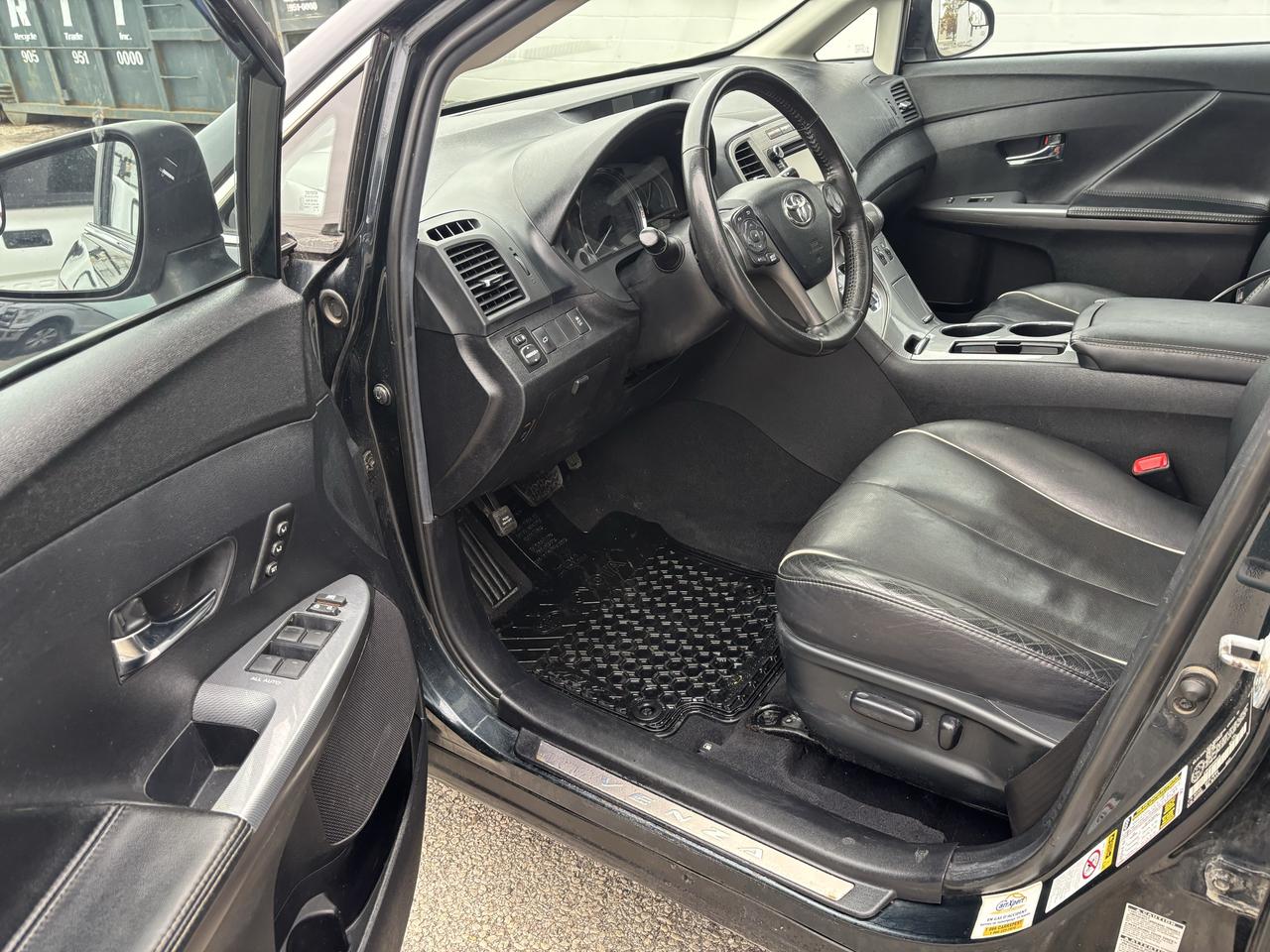 2013 Toyota Venza AWD/V6 Photo