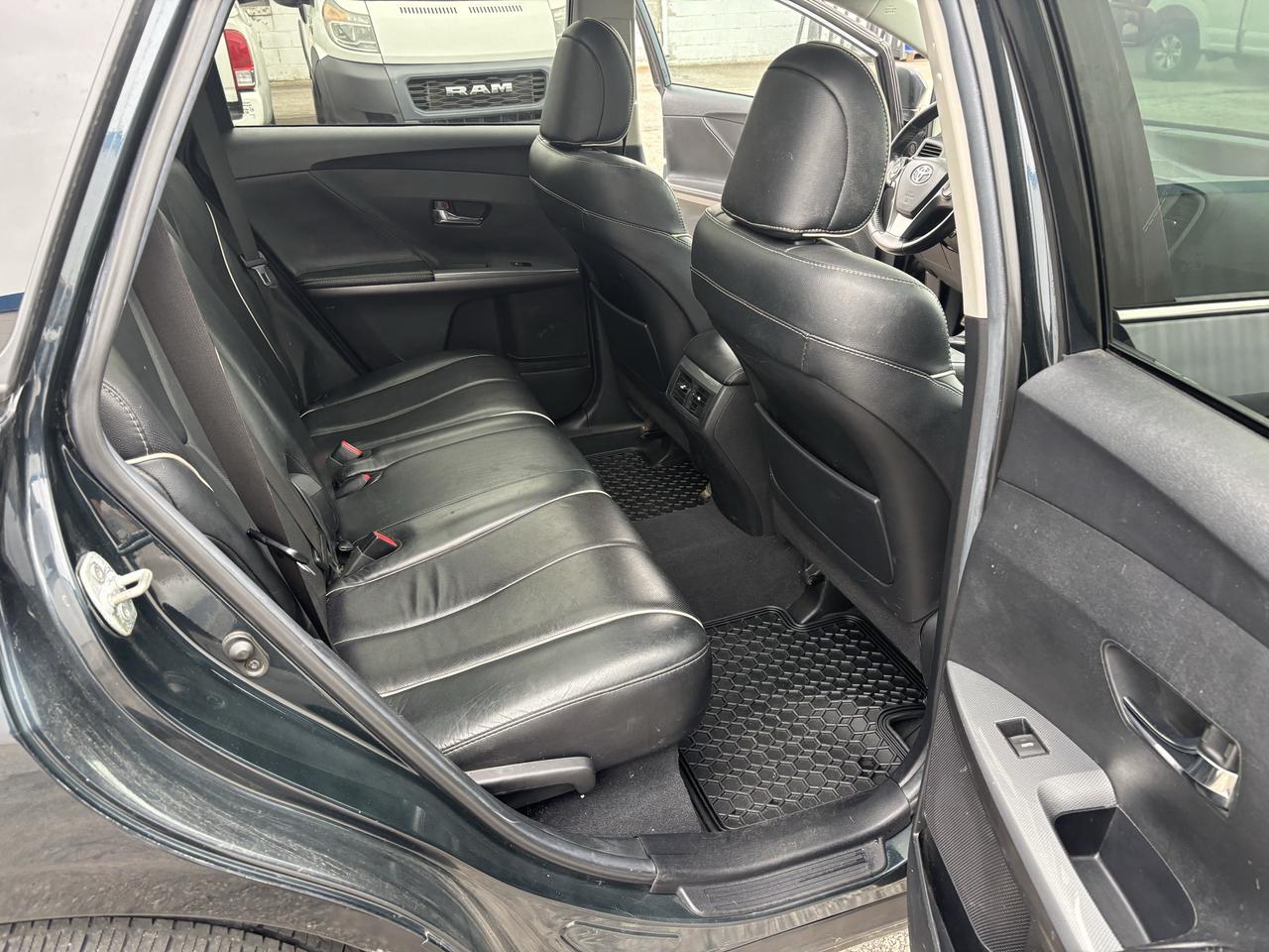 2013 Toyota Venza AWD/V6 - Photo #2