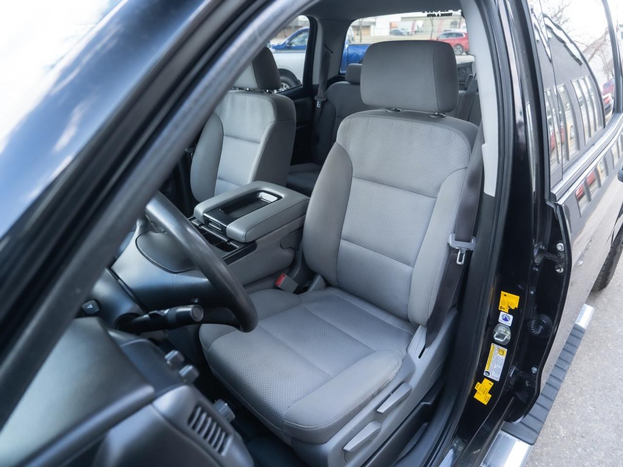 2018 Chevrolet Silverado 2500 4WD Crew CAB Photo18