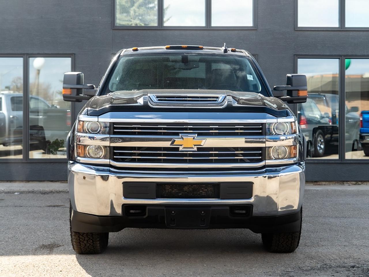 2018 Chevrolet Silverado 2500 4WD Crew CAB Photo24