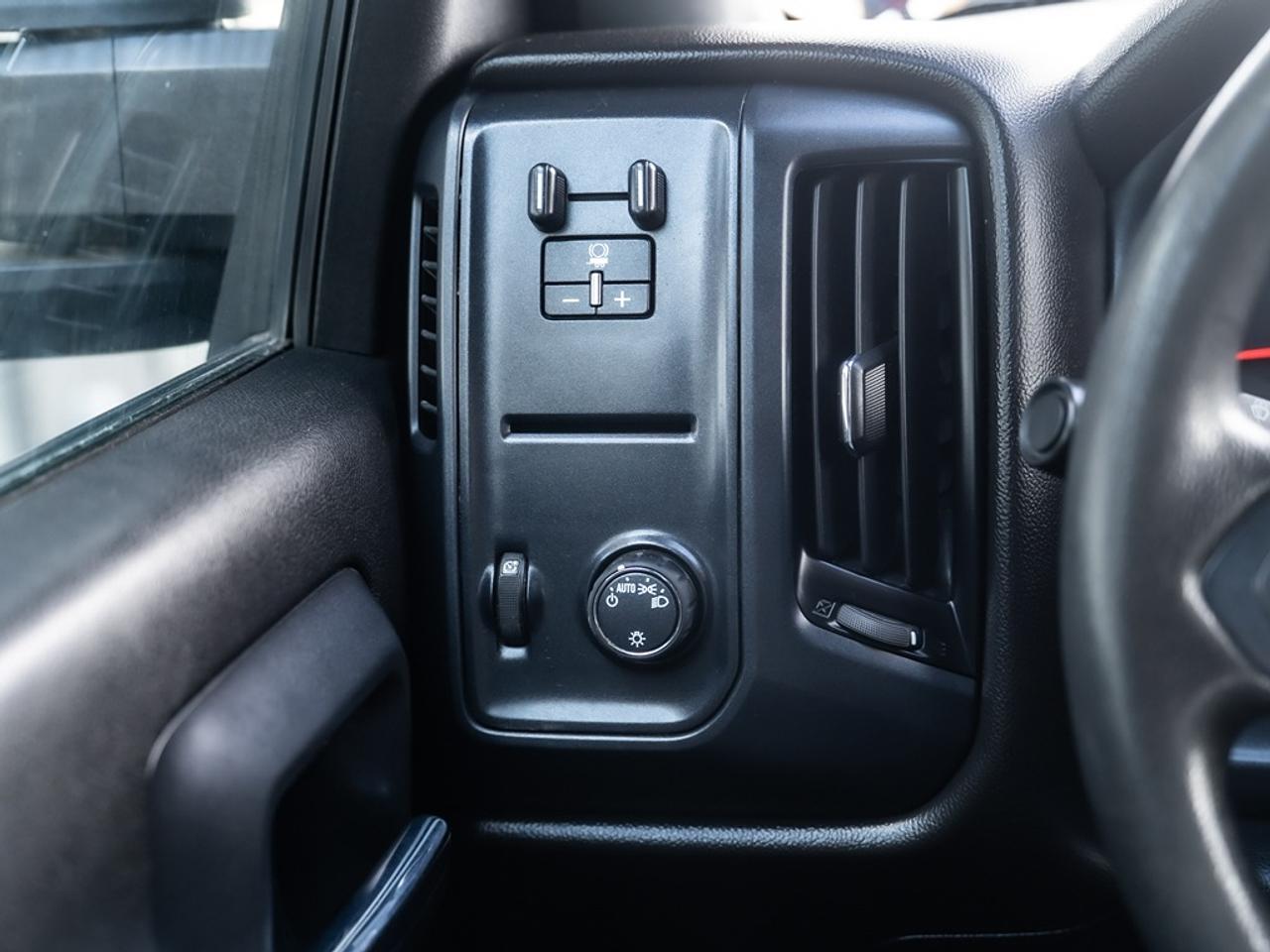 2018 Chevrolet Silverado 2500 4WD Crew CAB Photo11