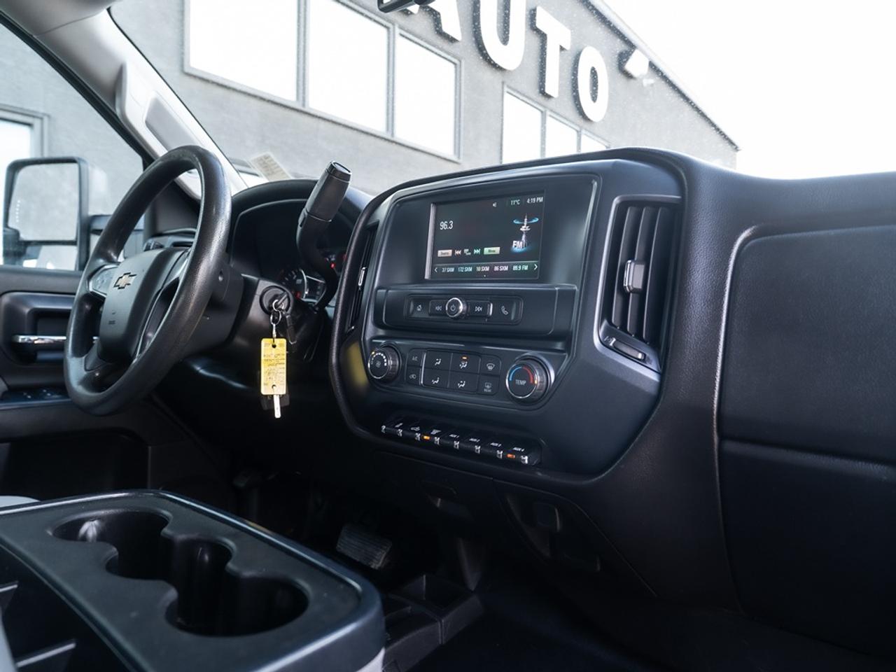 2018 Chevrolet Silverado 2500 4WD Crew CAB Photo21