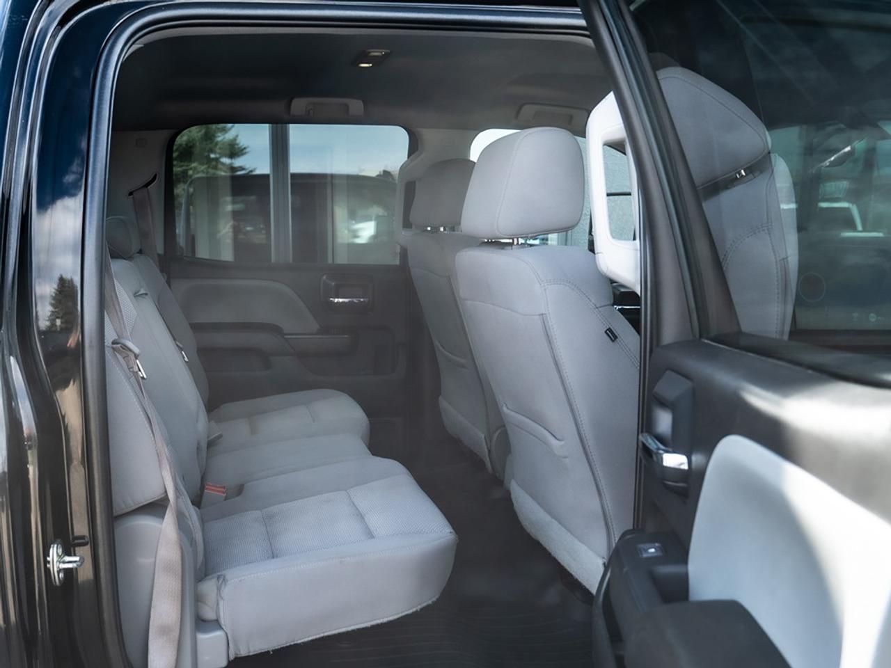 2018 Chevrolet Silverado 2500 4WD Crew CAB Photo19