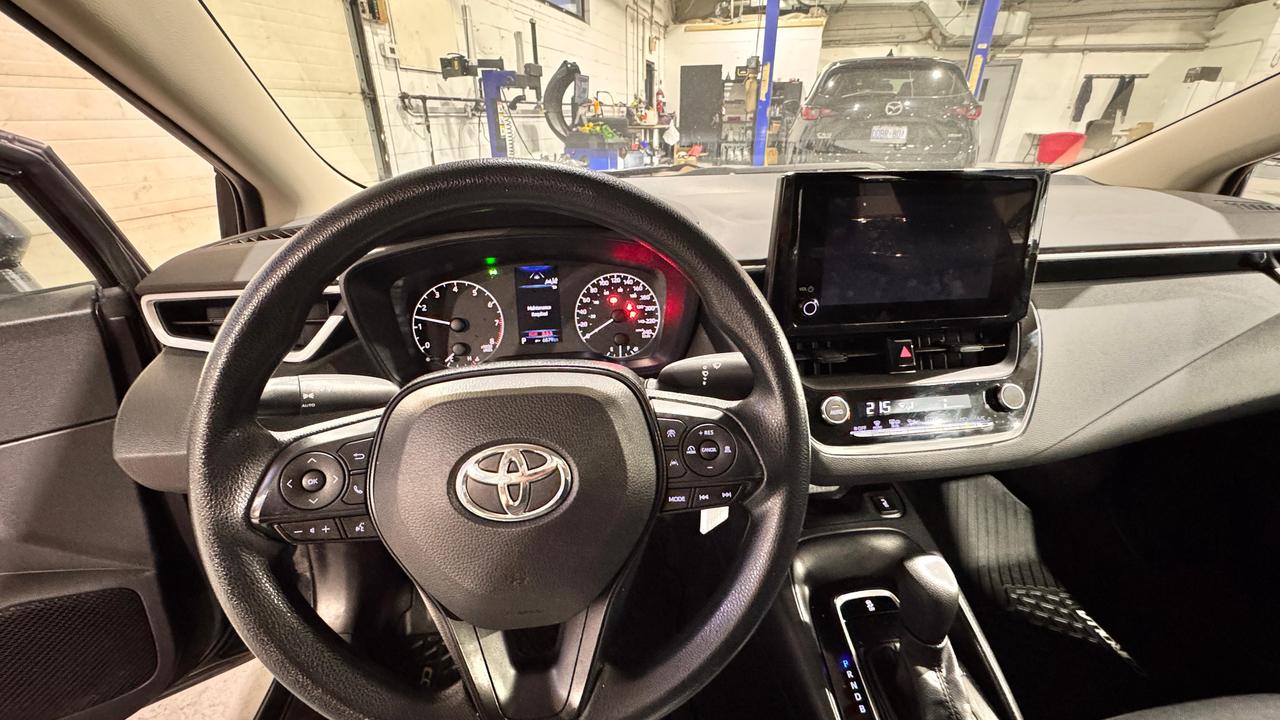 2023 Toyota Corolla LE Photo