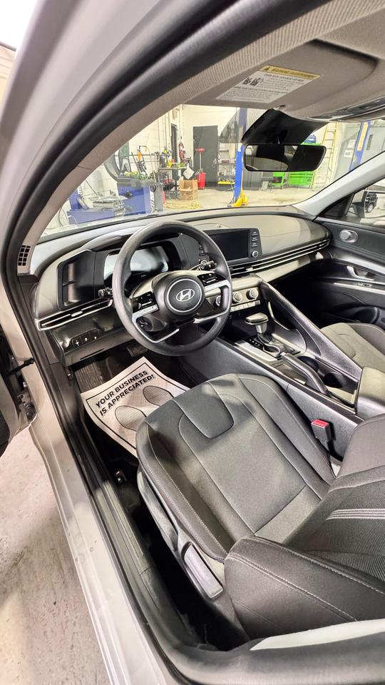 2024 Hyundai Elantra SEL Photo