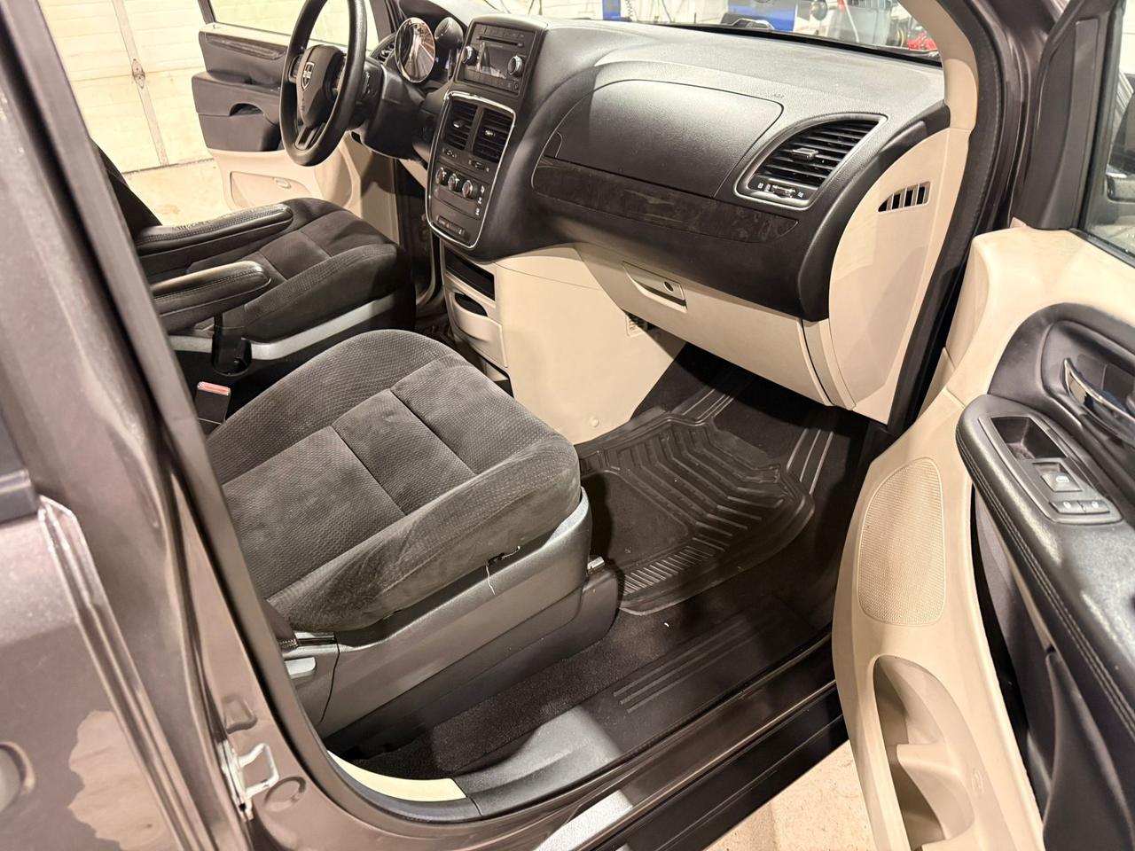 2015 Dodge Grand Caravan SE Photo