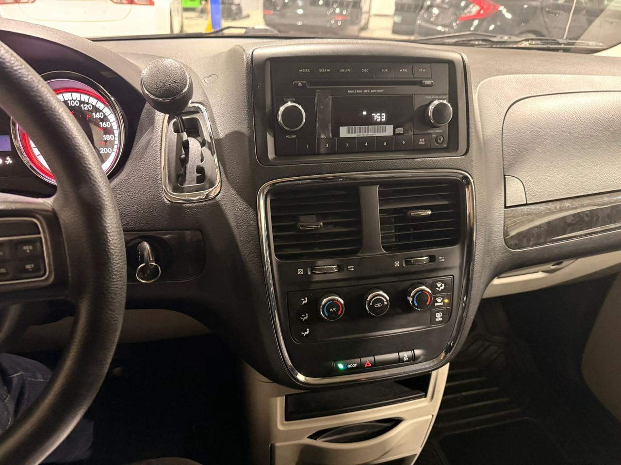 2015 Dodge Grand Caravan SE Photo