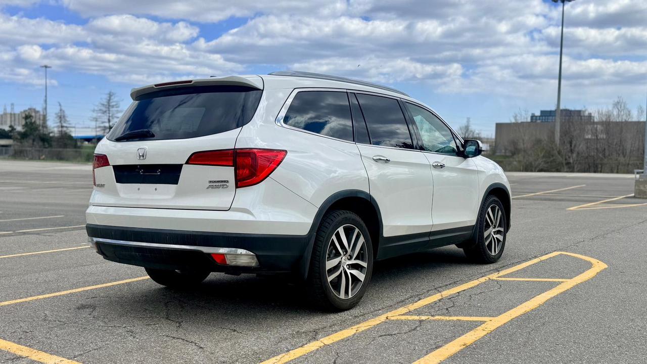 2017 Honda Pilot Touring Photo