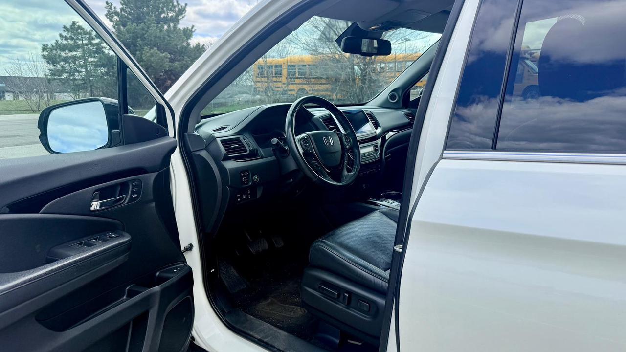 2017 Honda Pilot Touring Photo
