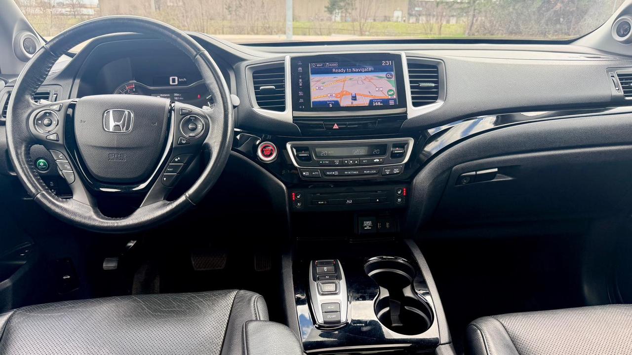 2017 Honda Pilot Touring Photo