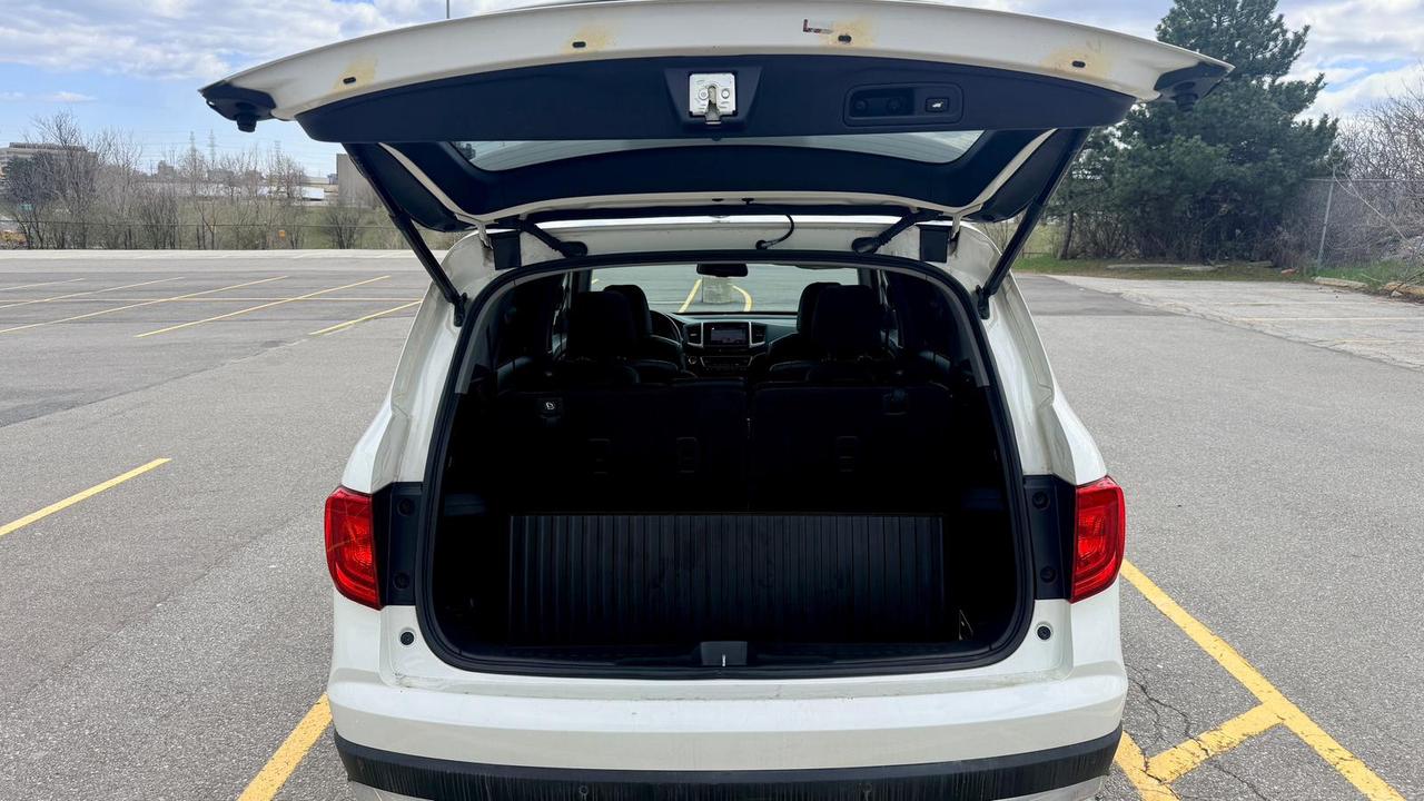 2017 Honda Pilot Touring Photo