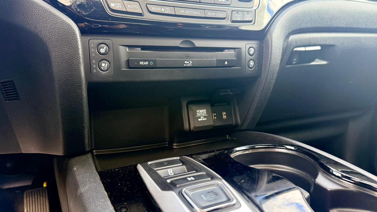 2017 Honda Pilot Touring Photo
