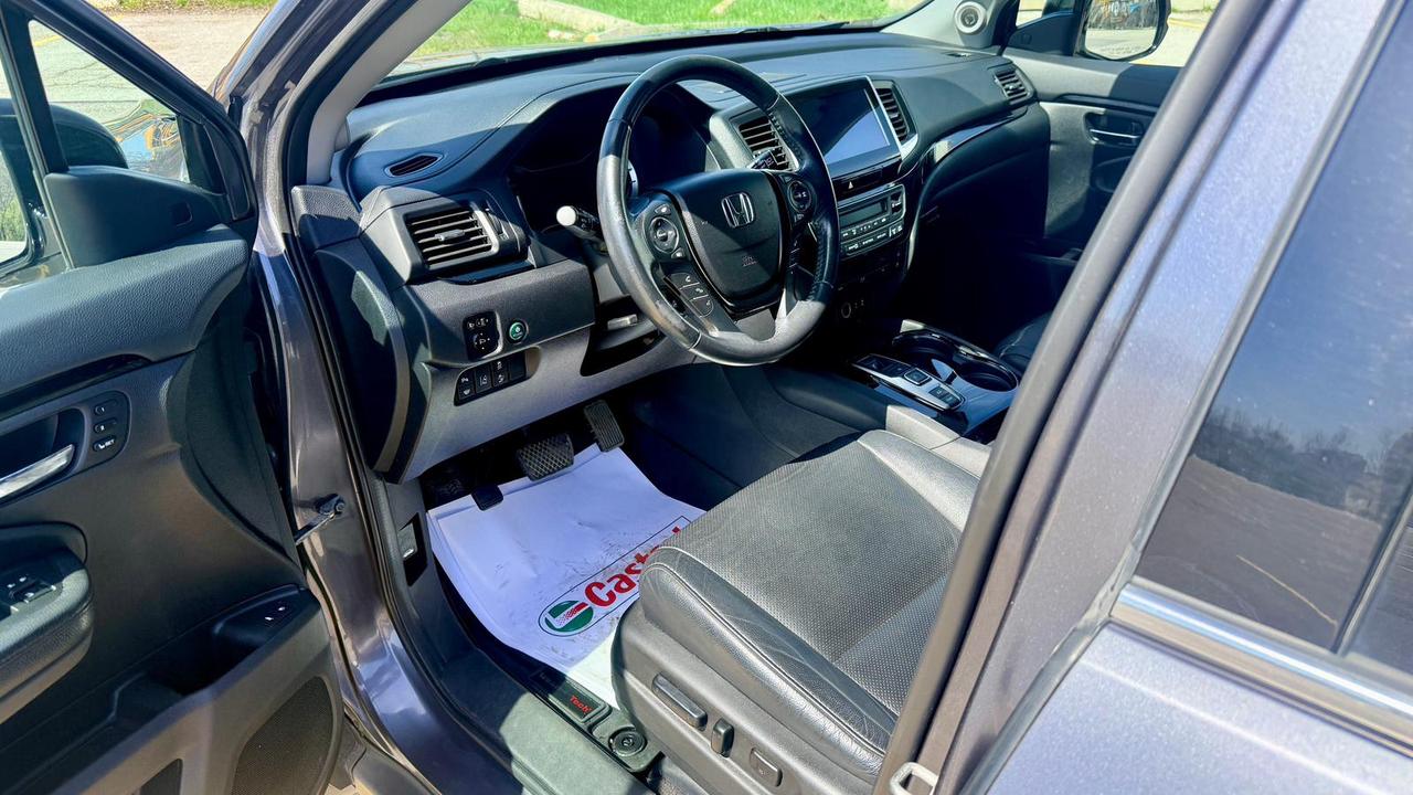 2017 Honda Pilot Touring Photo