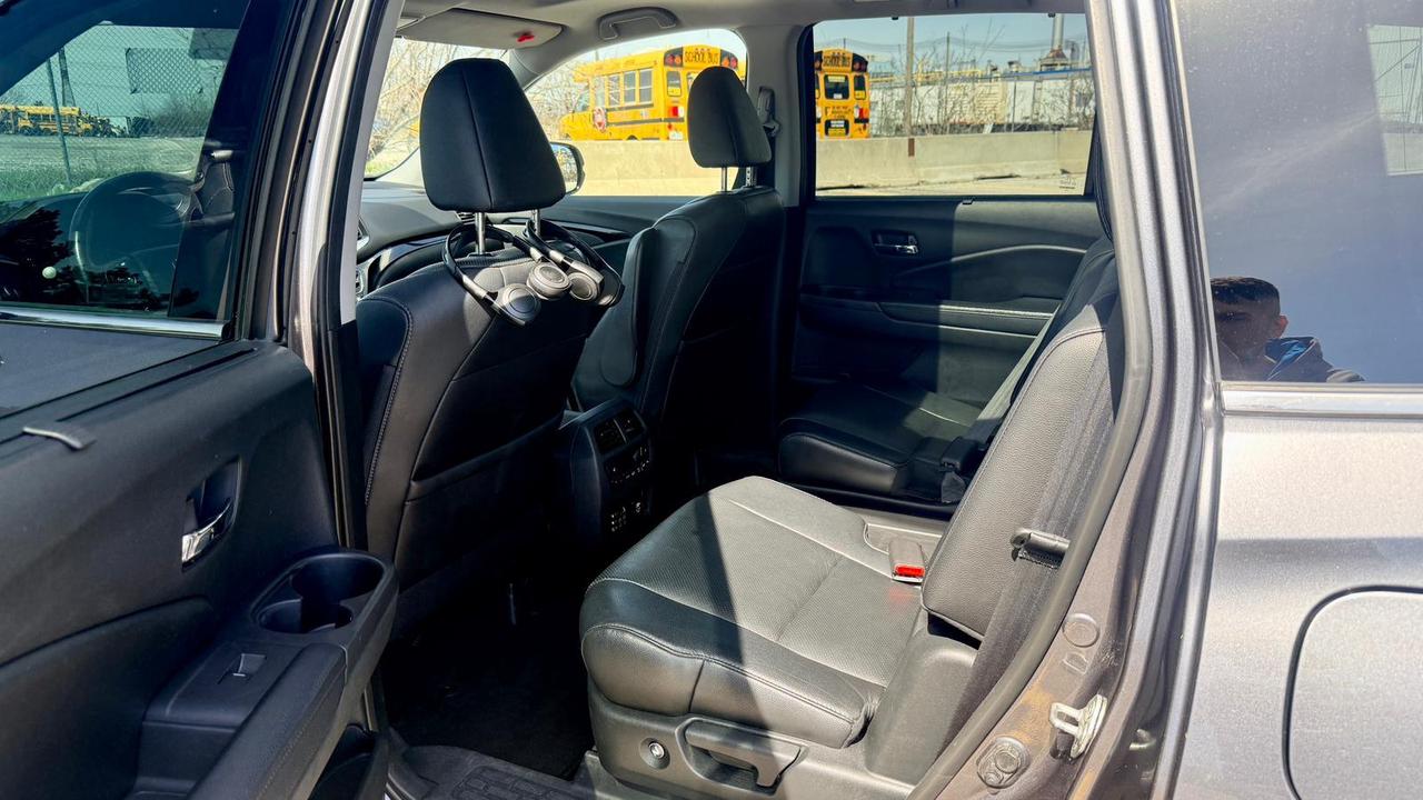 2017 Honda Pilot Touring Photo