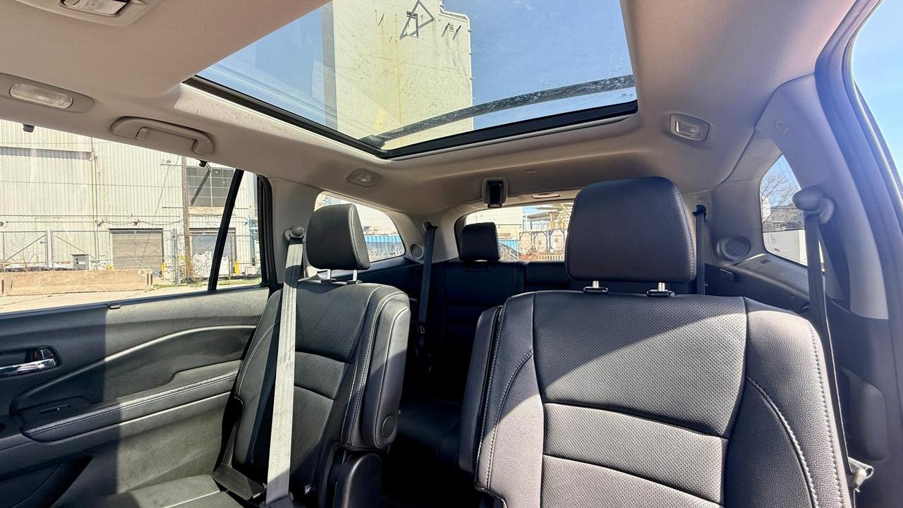 2017 Honda Pilot Touring Photo