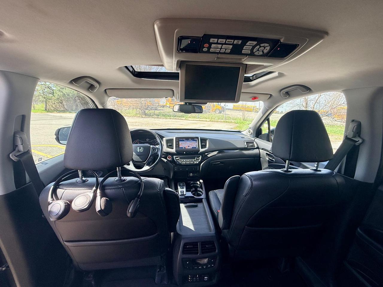2017 Honda Pilot Touring Photo