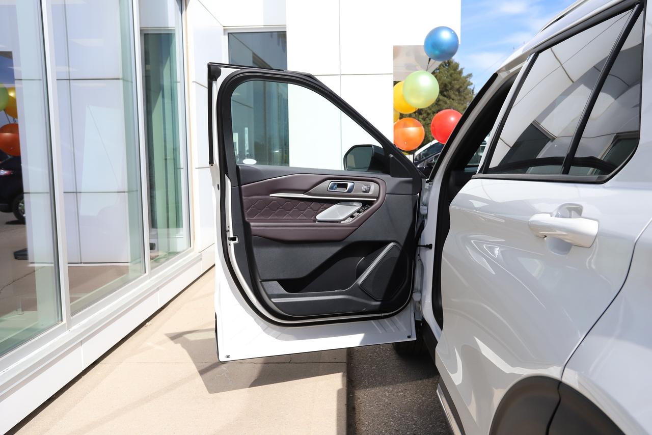 2026 Ford Explorer Platinum 4WD Photo