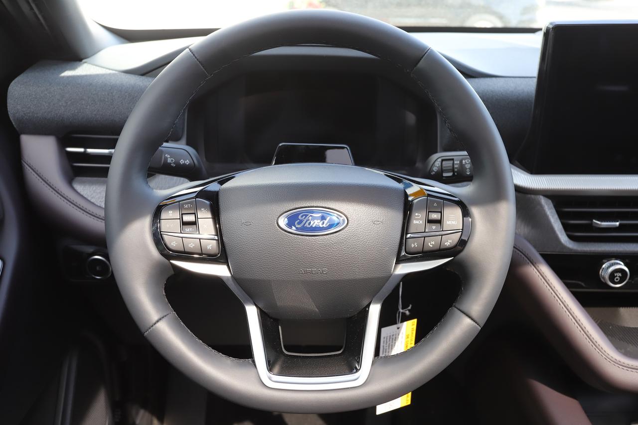 2026 Ford Explorer Platinum 4WD Photo