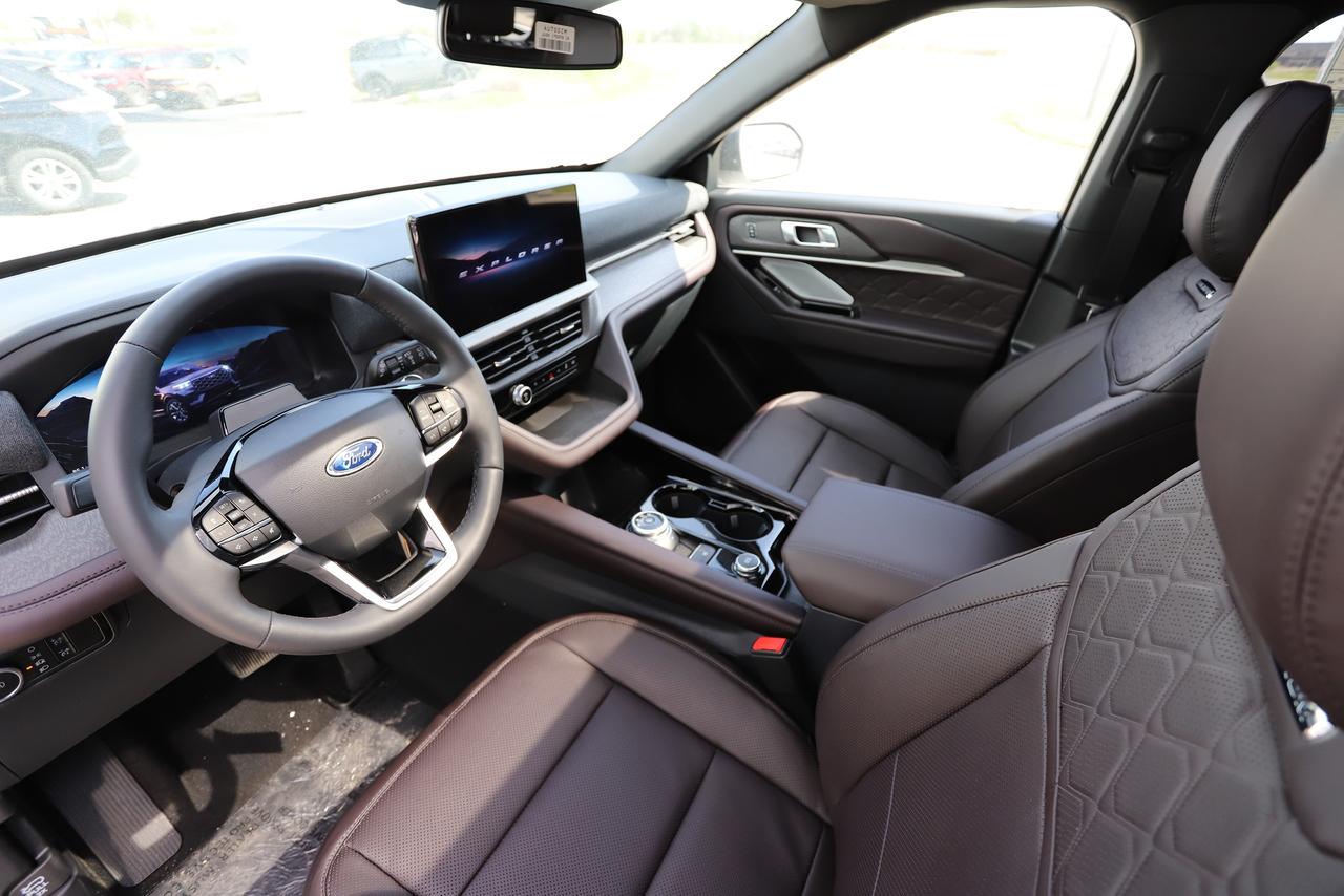 2026 Ford Explorer Platinum 4WD Photo