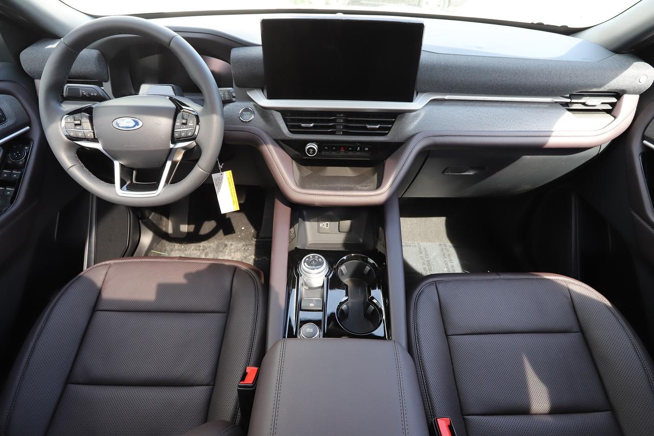 2026 Ford Explorer Platinum 4WD Photo
