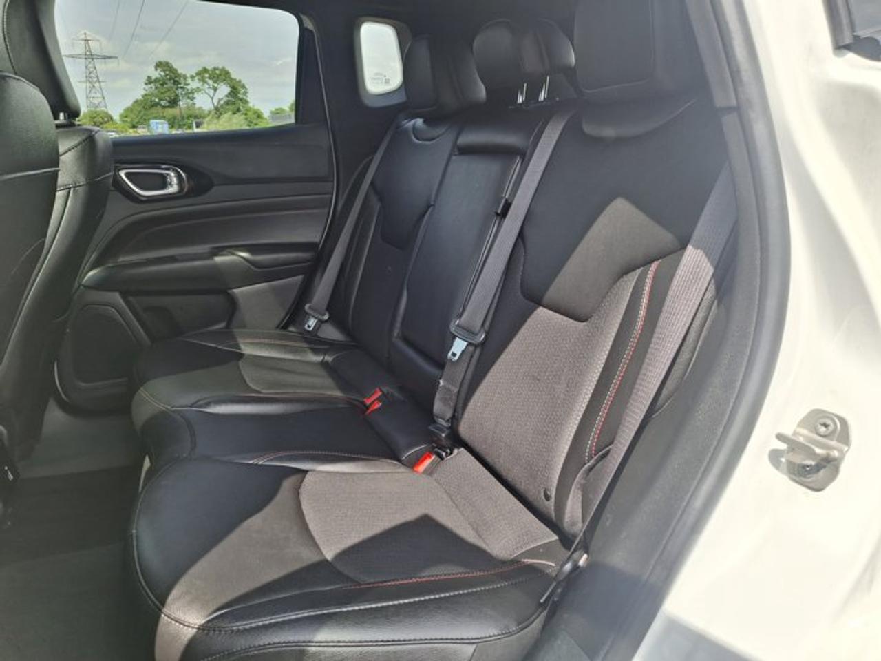 2024 Jeep Compass Trailhawk 4X4 | Sunroof | Leather | Nav | Remote Start | Heated Wheel + Seats | CarPlay | and More ! Photo