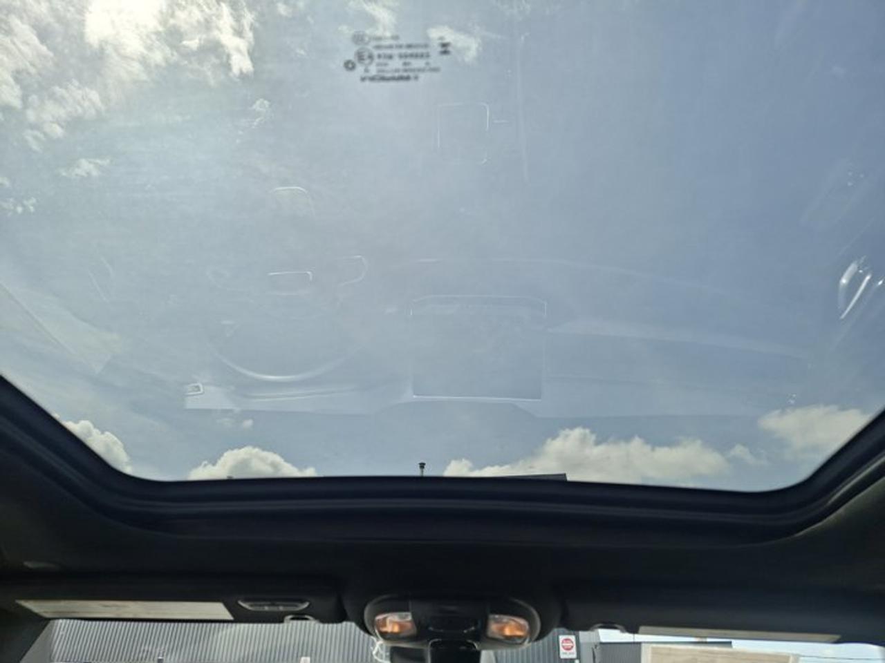 2024 Jeep Compass Trailhawk 4X4 | Sunroof | Leather | Nav | Remote Start | Heated Wheel + Seats | CarPlay | and More ! Photo