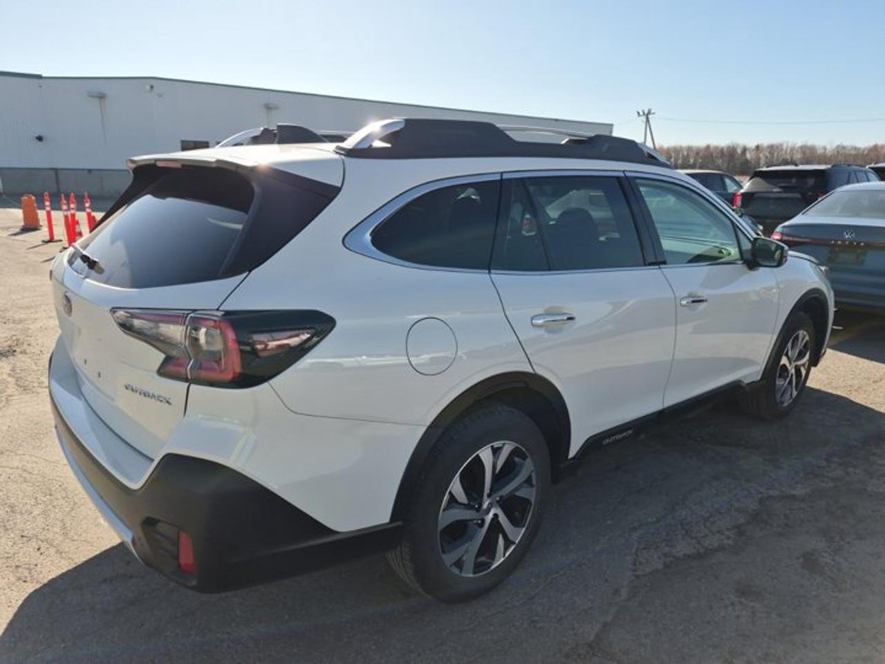 2022 Subaru Outback Premier AWD | Leather | Sunroof | Navi |Heated + Ventilated Seats | Heated Steering | and More ! Photo3