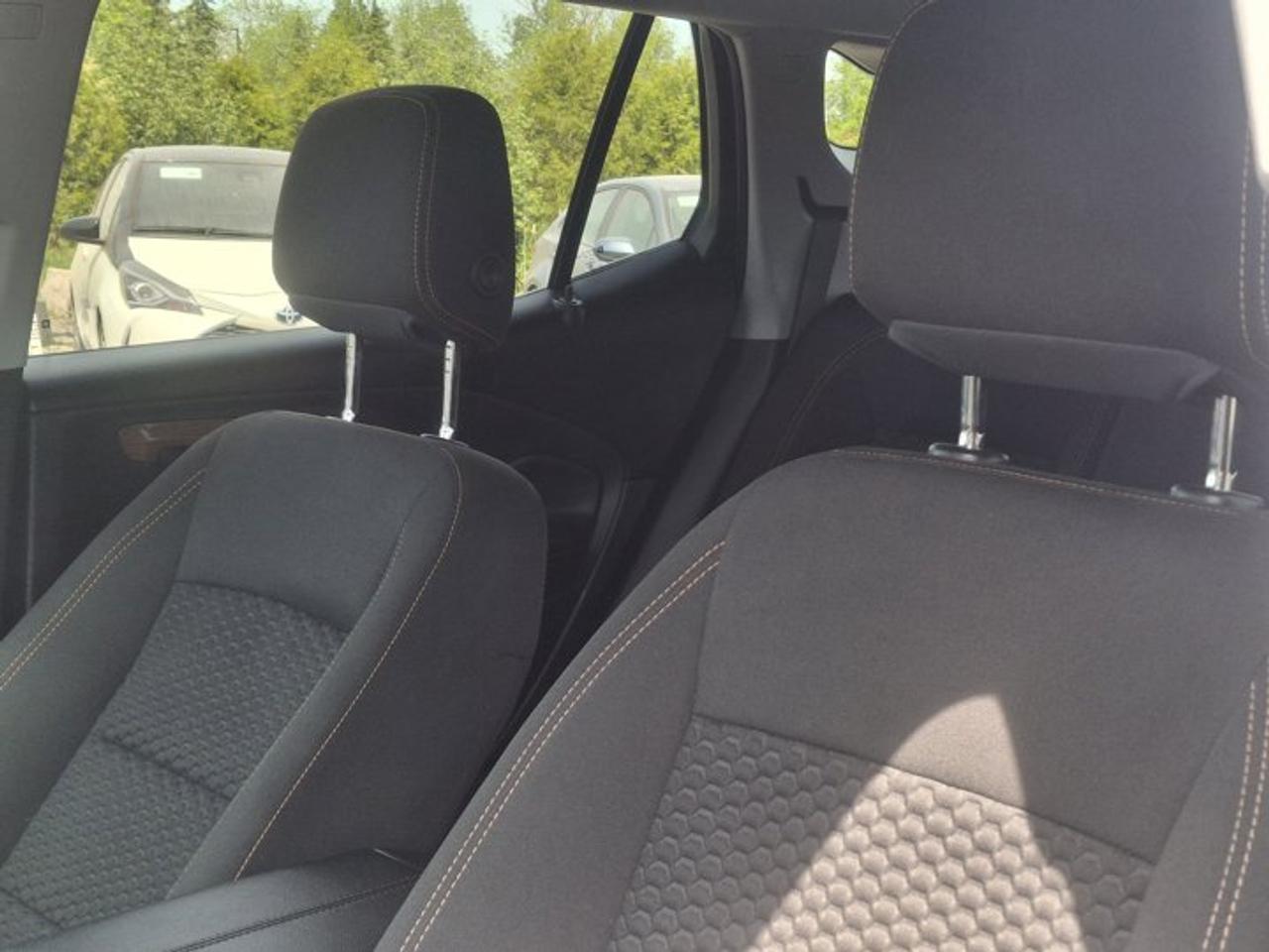 2021 GMC Terrain Heated Seats | Remote Start | CarPlay | Power Seat | Cruise | Rear Cam | and More ! Photo
