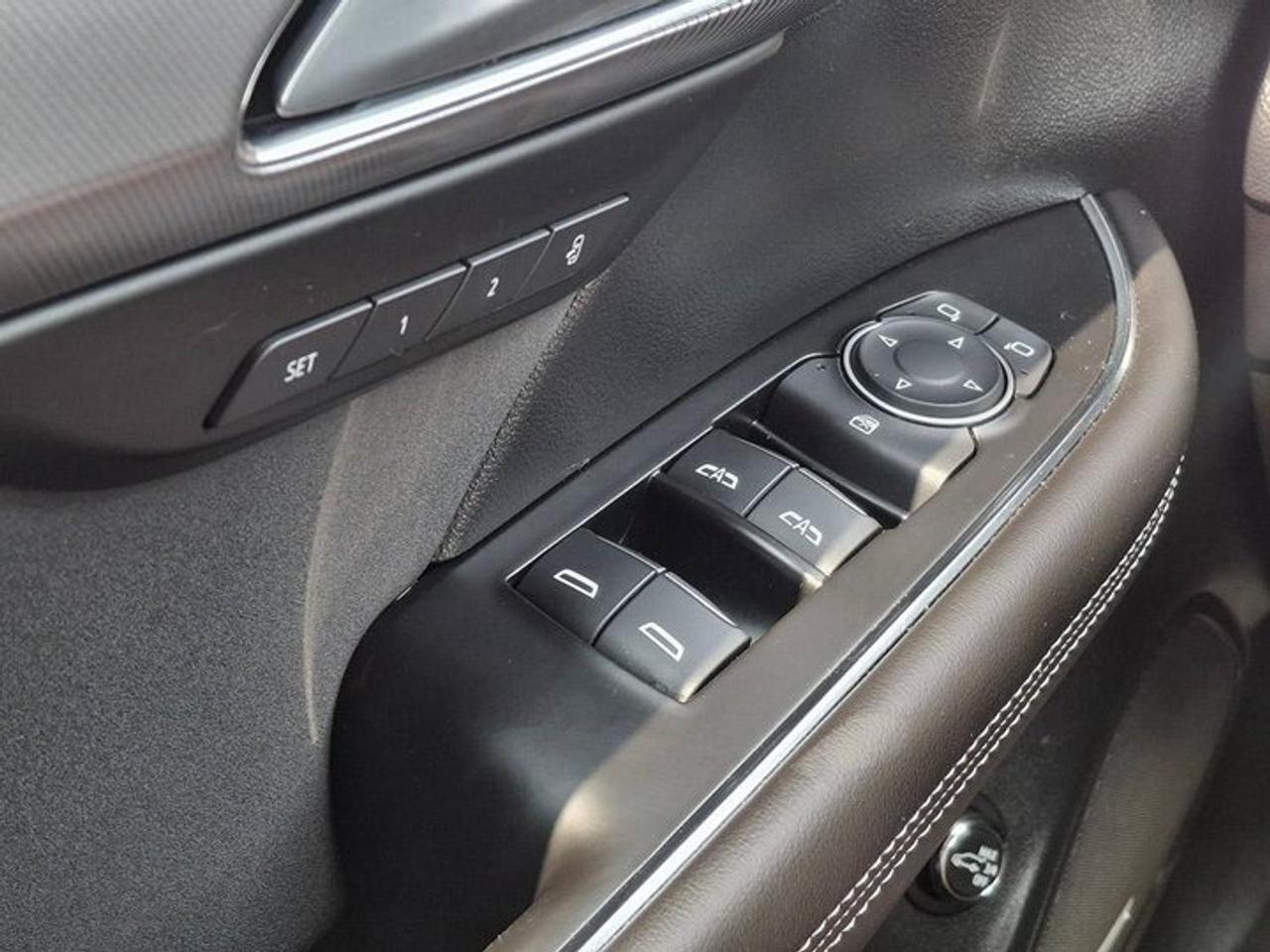 2025 Buick Envision Sport Touring | Pano Roof | Leather | Heated Seats + Steering | Remote Start | and More ! Photo