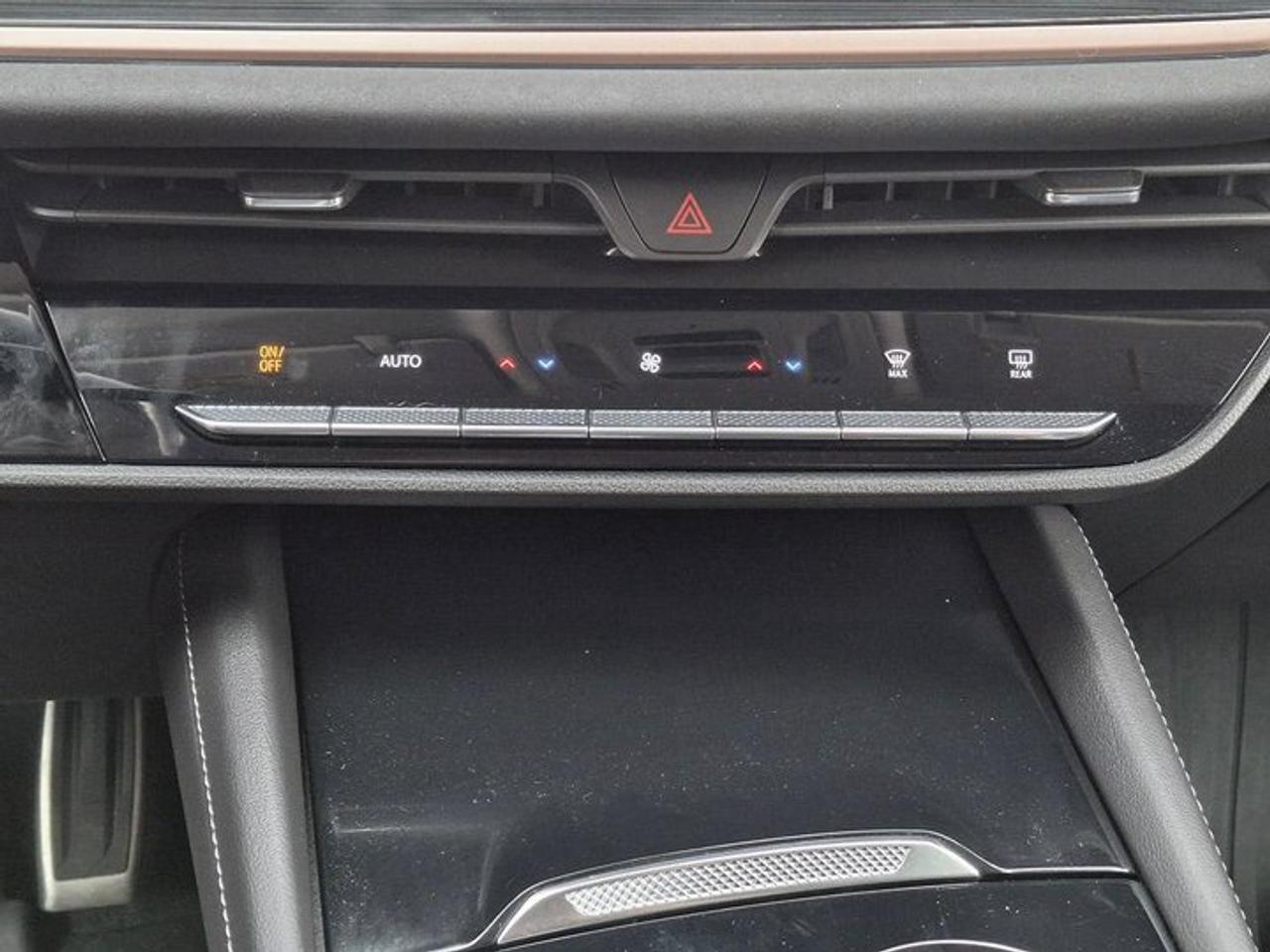 2025 Buick Envision Sport Touring | Pano Roof | Leather | Heated Seats + Steering | Remote Start | and More ! Photo