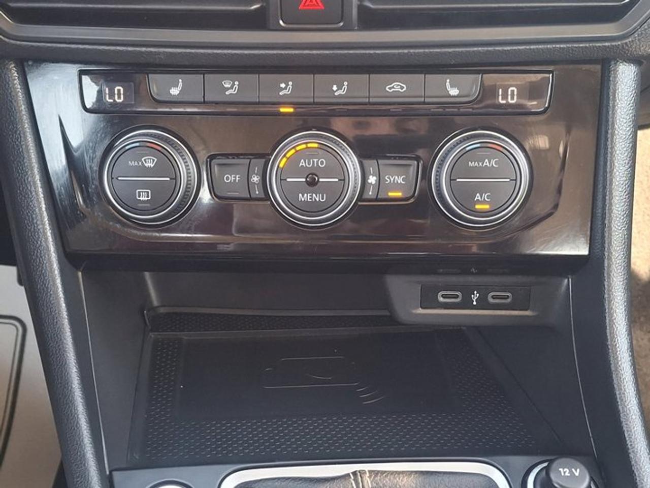 2023 Volkswagen Jetta Highline | Leather | Sunroof | Nav | Beats Audio | Heated Seats | Power Seat | and More ! Photo
