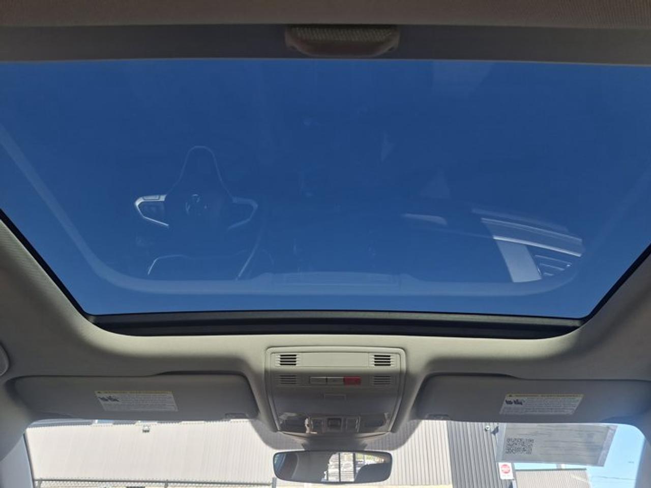 2023 Volkswagen Jetta Highline | Leather | Sunroof | Nav | Beats Audio | Heated Seats | Power Seat | and More ! Photo