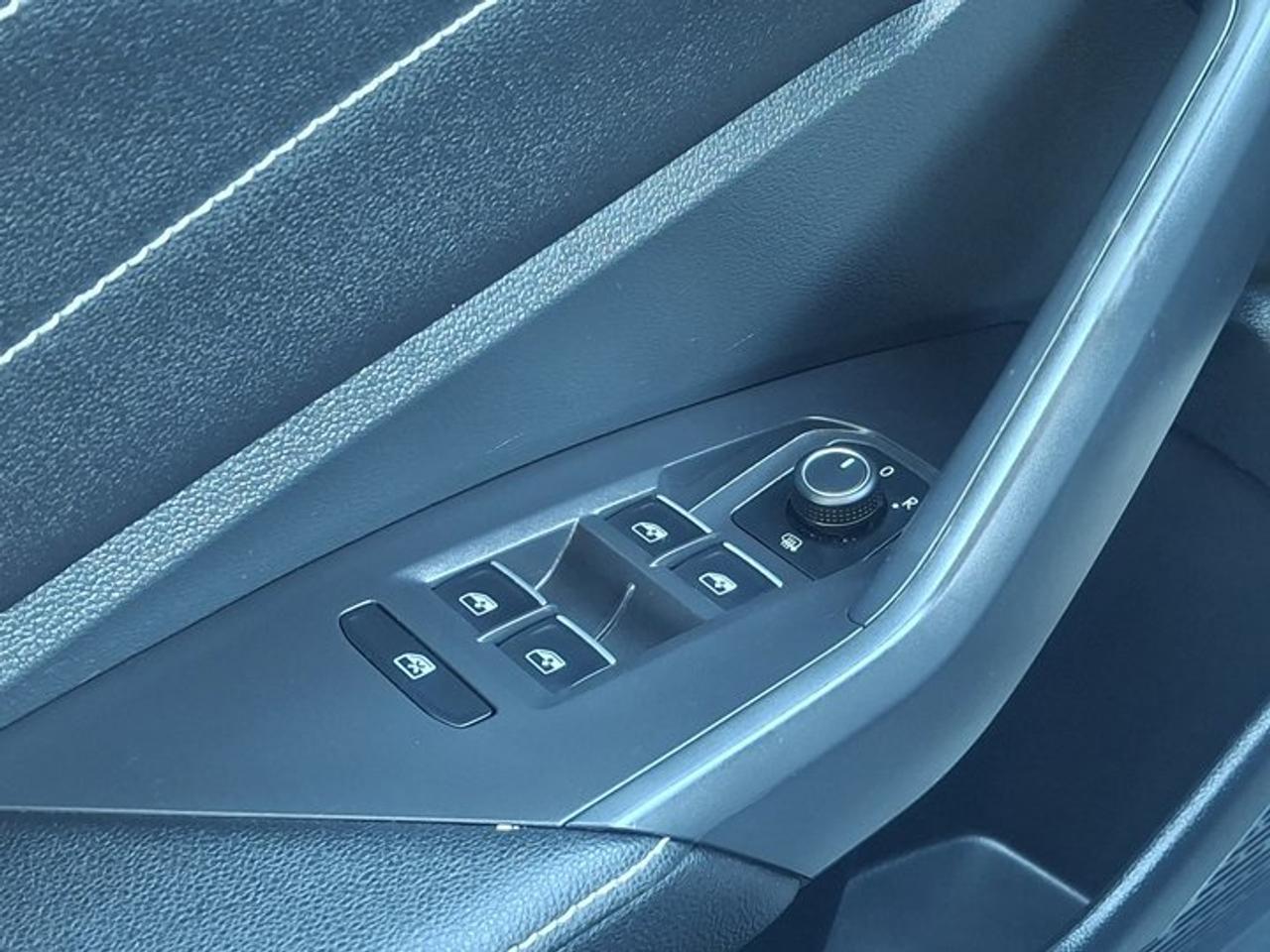 2023 Volkswagen Jetta Highline | Leather | Sunroof | Nav | Beats Audio | Heated Seats | Power Seat | and More ! Photo