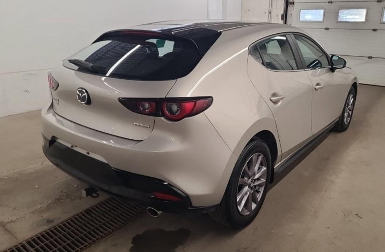 2023 Mazda MAZDA3 Sport GS AWD | Leather | Sunroof | Heated Wheel + Seats | CarPlay + Android | Adaptive Cruise | and More ! Photo4