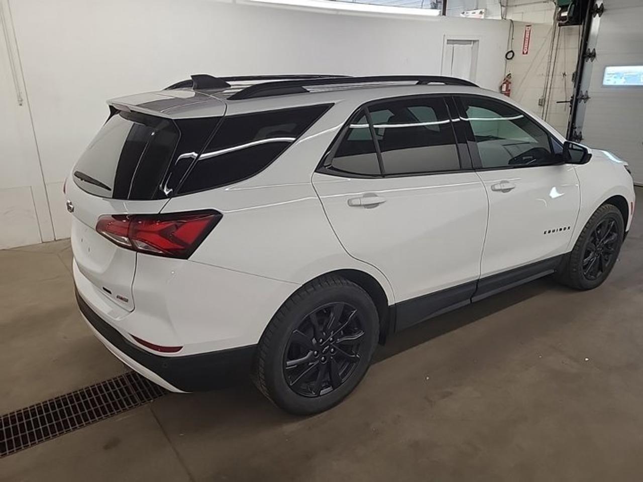 2024 Chevrolet Equinox RS AWD | Pano Roof | Heated Seats | Power Liftgate | Remote Start | CarPlay | Keyless Entry & More ! Photo