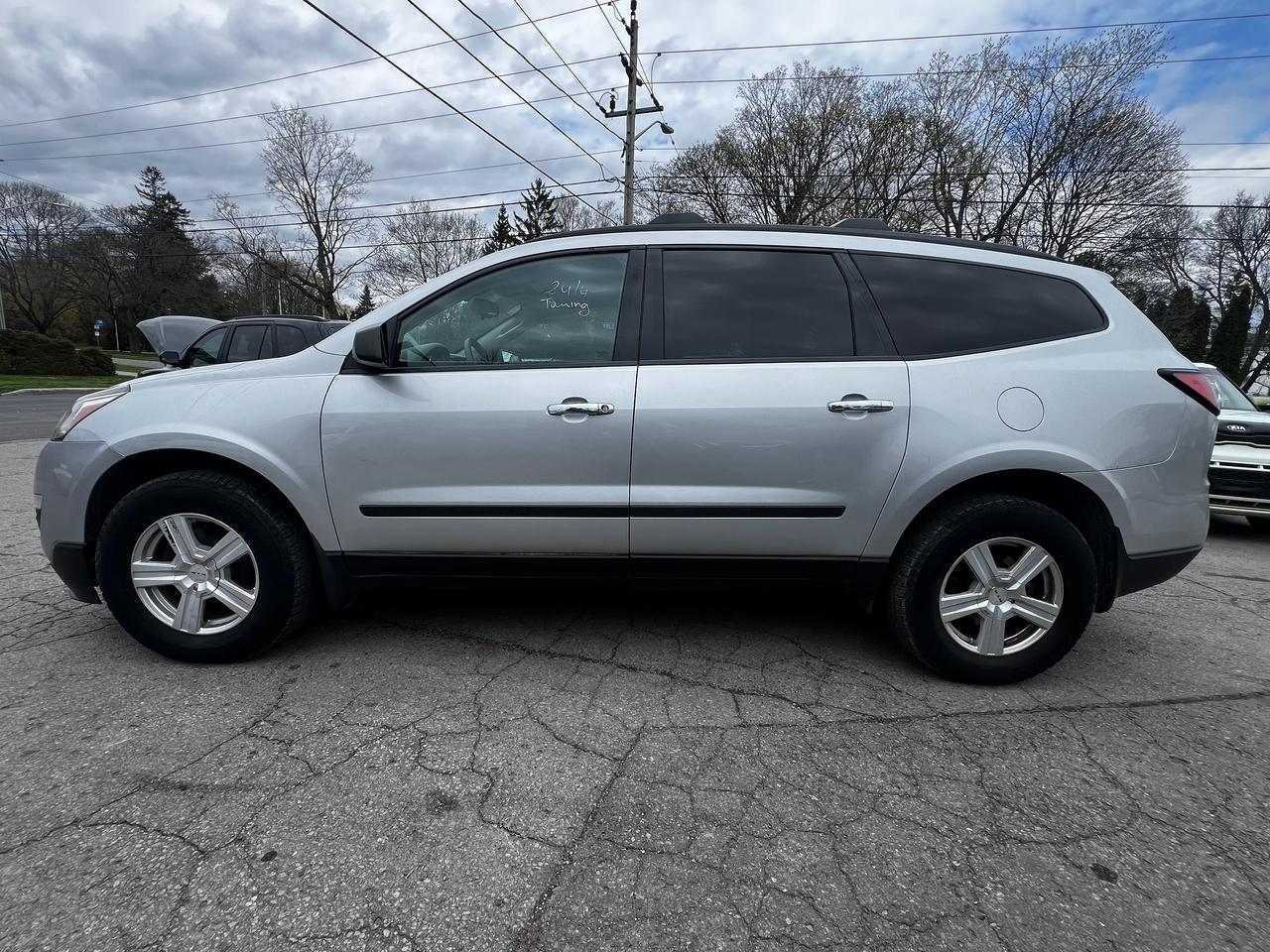 2016 Chevrolet Traverse AWD 4dr LS Photo3