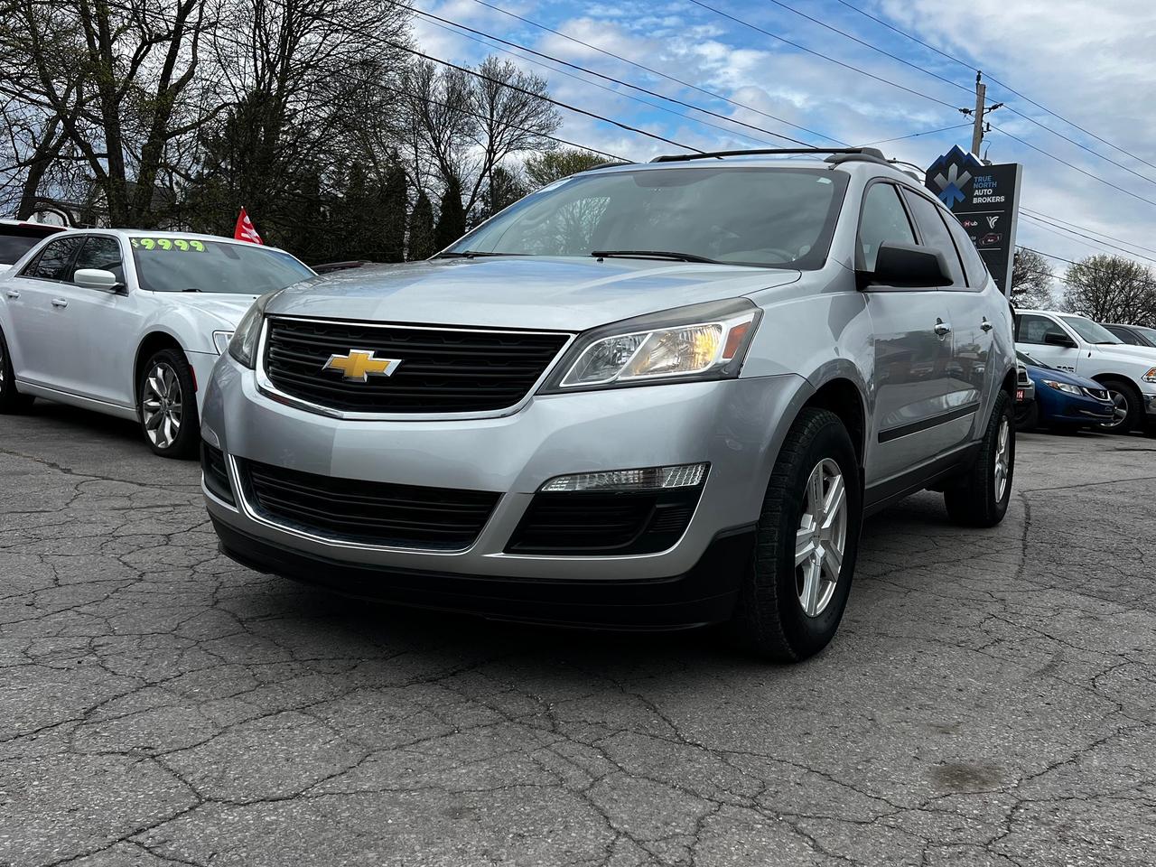 2016 Chevrolet Traverse AWD 4dr LS Photo2