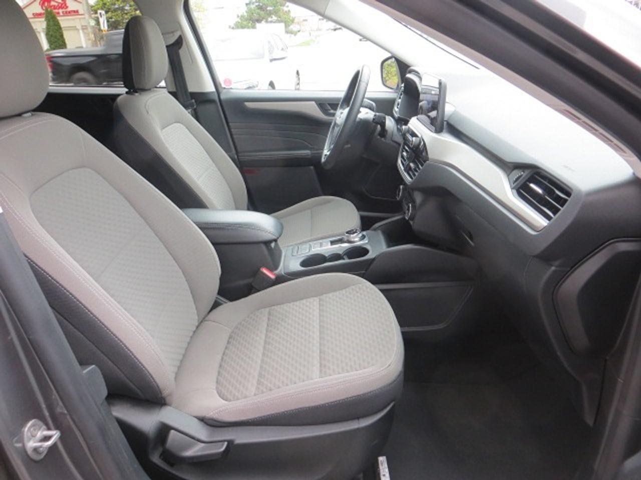 2022 Ford Escape CERTIFIED, 4WD, REAR CAMERA, NAVI, HEATED PWR SEAT Photo