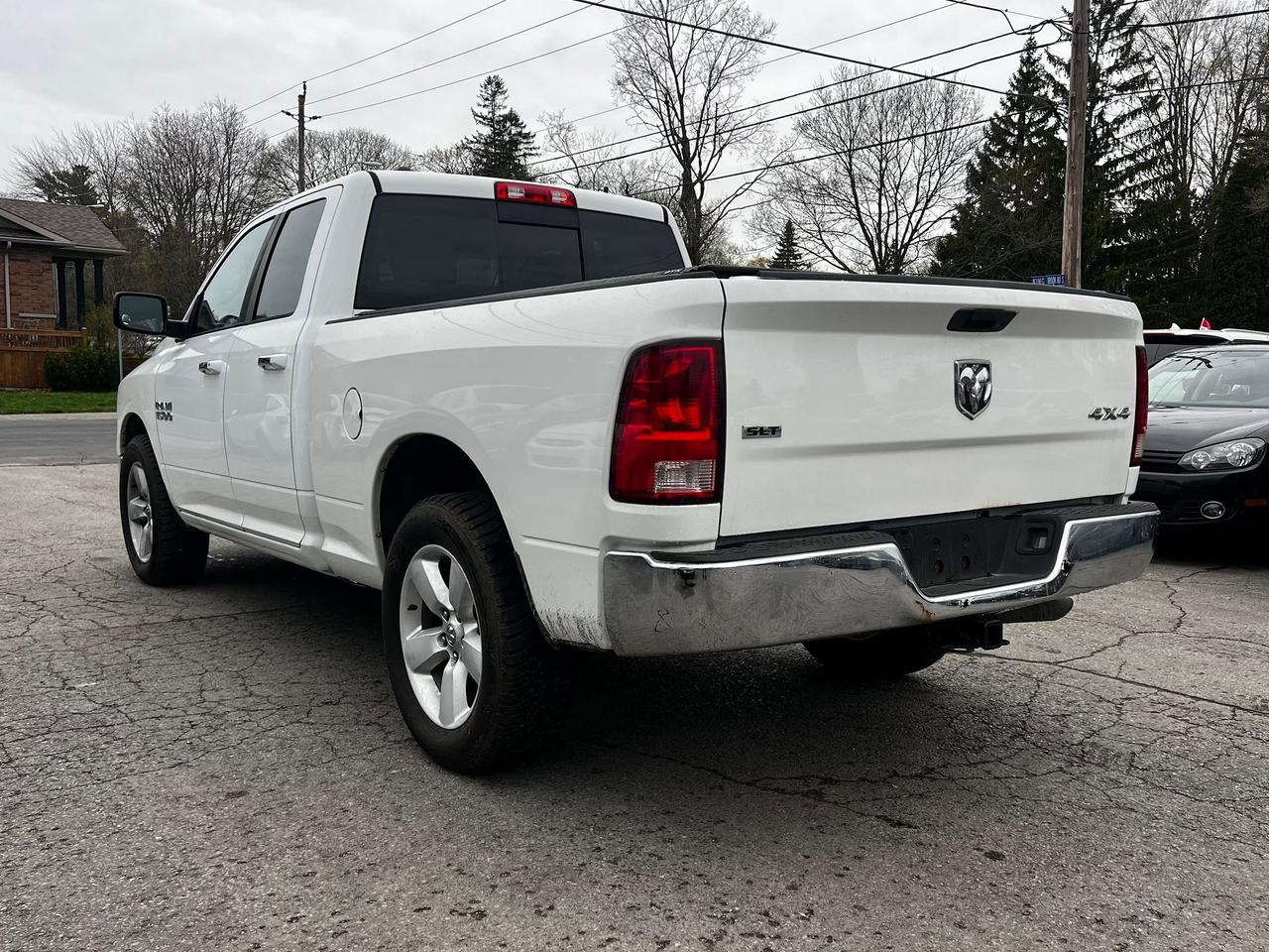 2014 RAM 1500 4WD Quad Cab 140.5" SLT Photo4