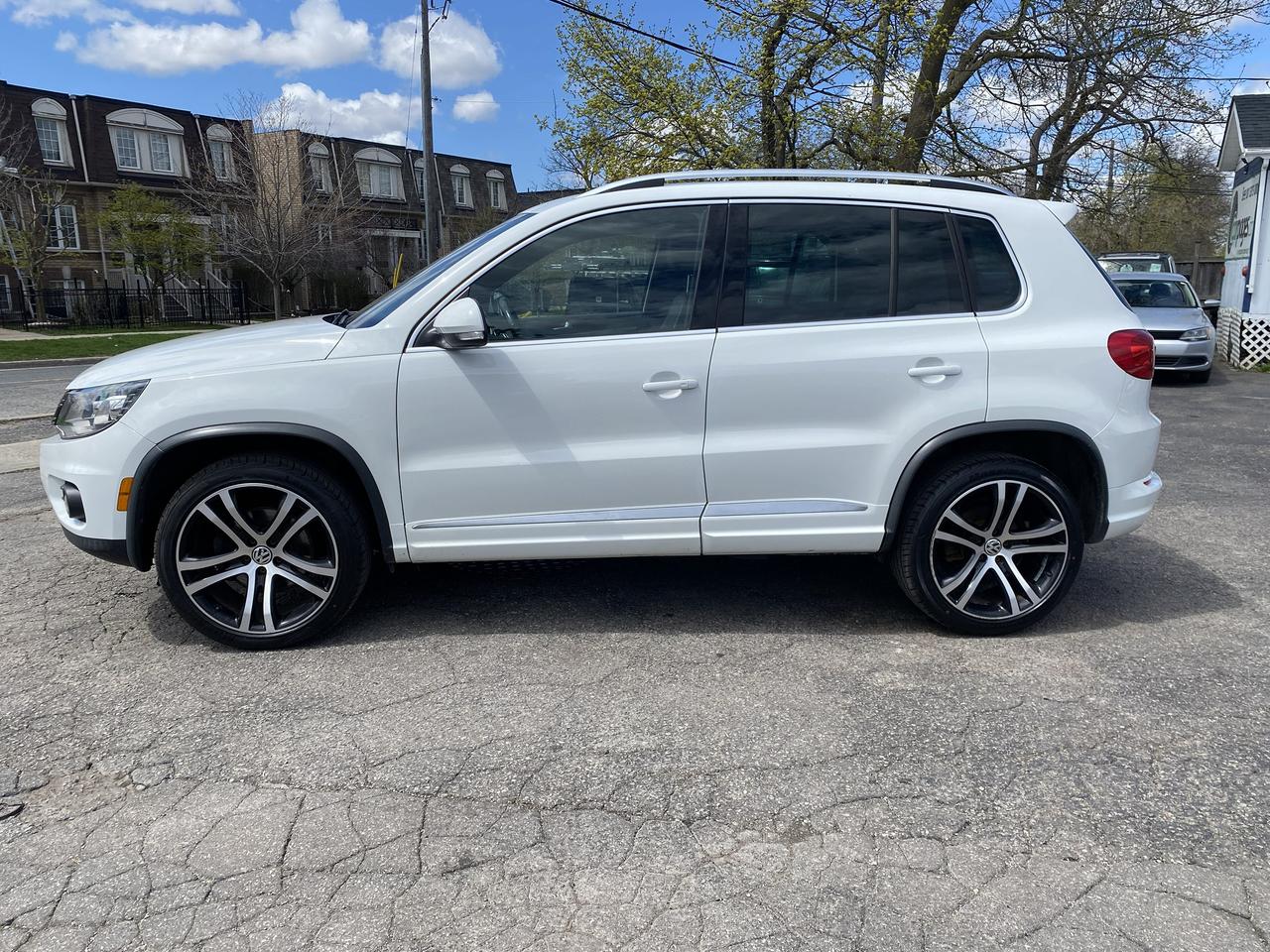 2017 Volkswagen Tiguan R-Line/Accident Free/Automatic/AWD/PanoRoof/Camera Photo