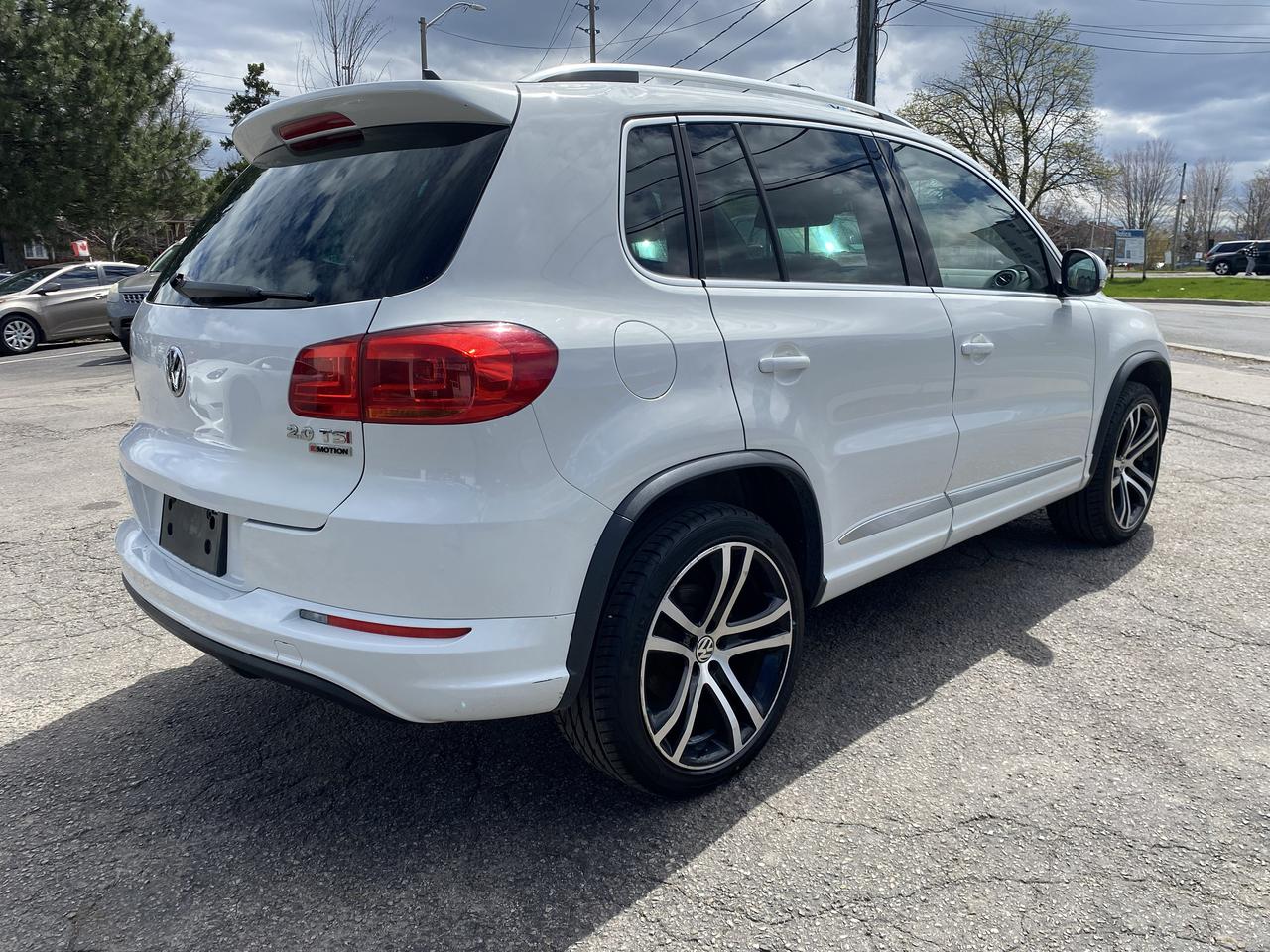 2017 Volkswagen Tiguan R-Line/Accident Free/Automatic/AWD/PanoRoof/Camera Photo
