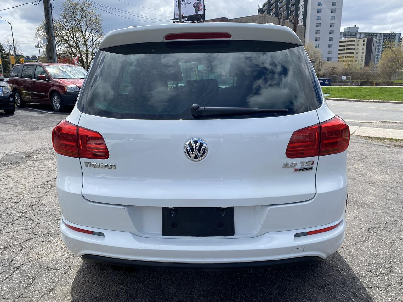 2017 Volkswagen Tiguan R-Line/Accident Free/Automatic/AWD/PanoRoof/Camera Photo