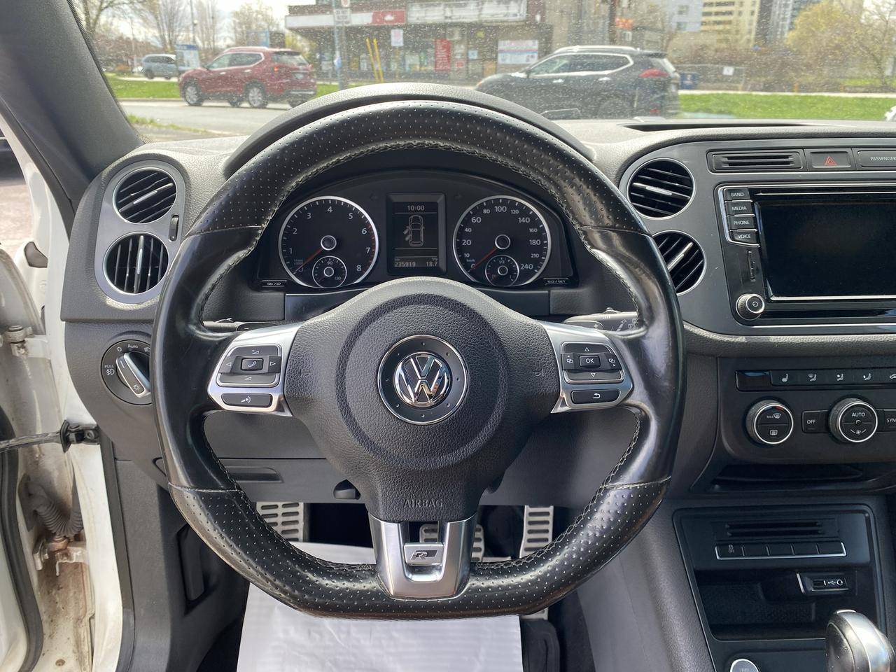 2017 Volkswagen Tiguan R-Line/Accident Free/Automatic/AWD/PanoRoof/Camera Photo
