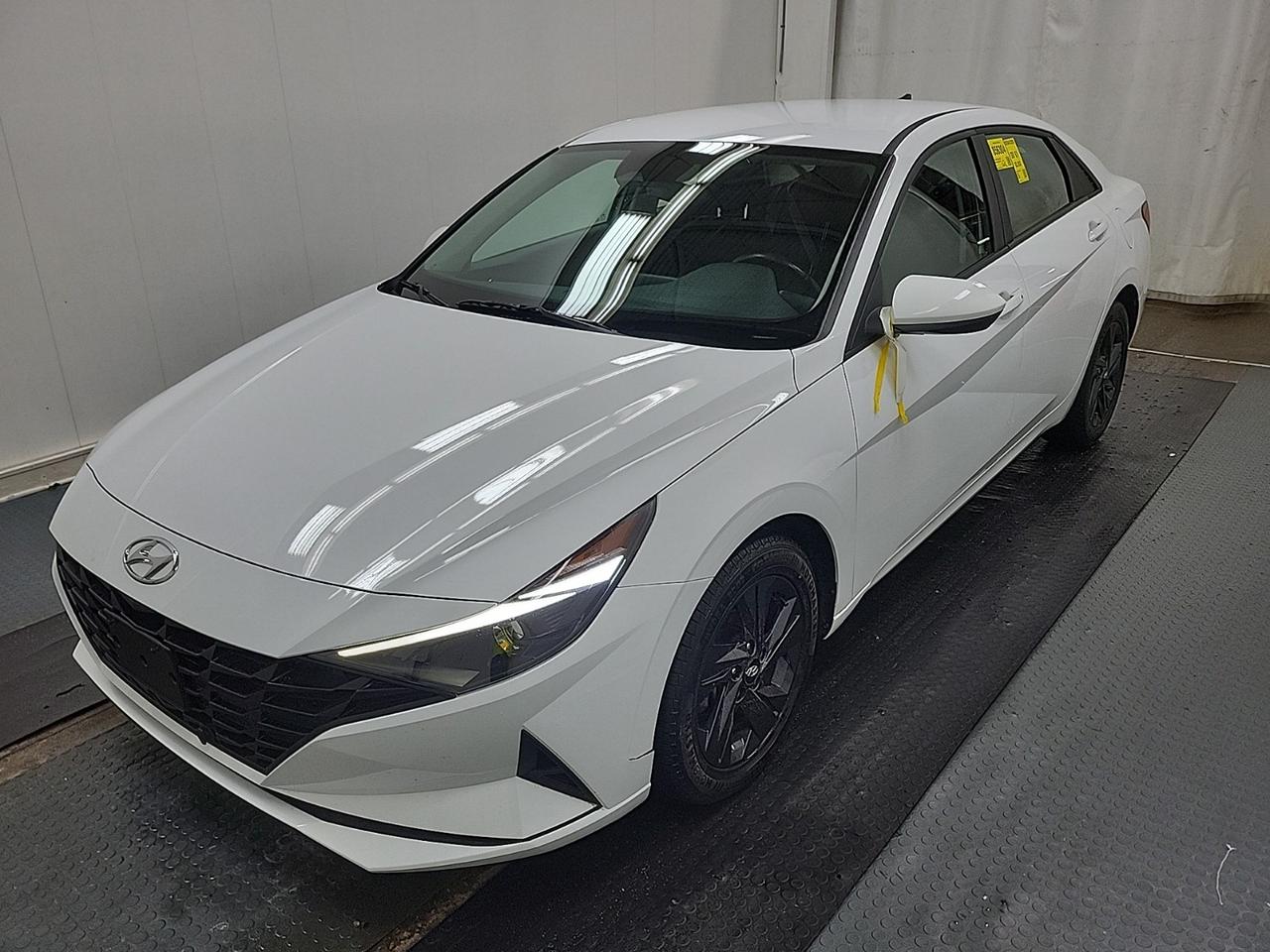 2022 Hyundai Elantra Preferred Photo0