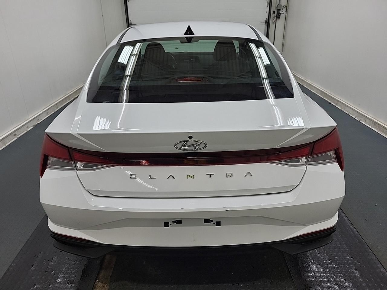 2022 Hyundai Elantra Preferred Photo
