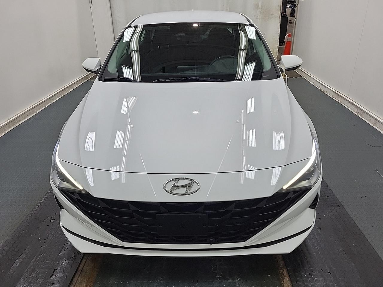 2022 Hyundai Elantra Preferred Photo