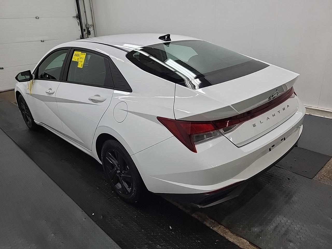 2022 Hyundai Elantra Preferred Photo