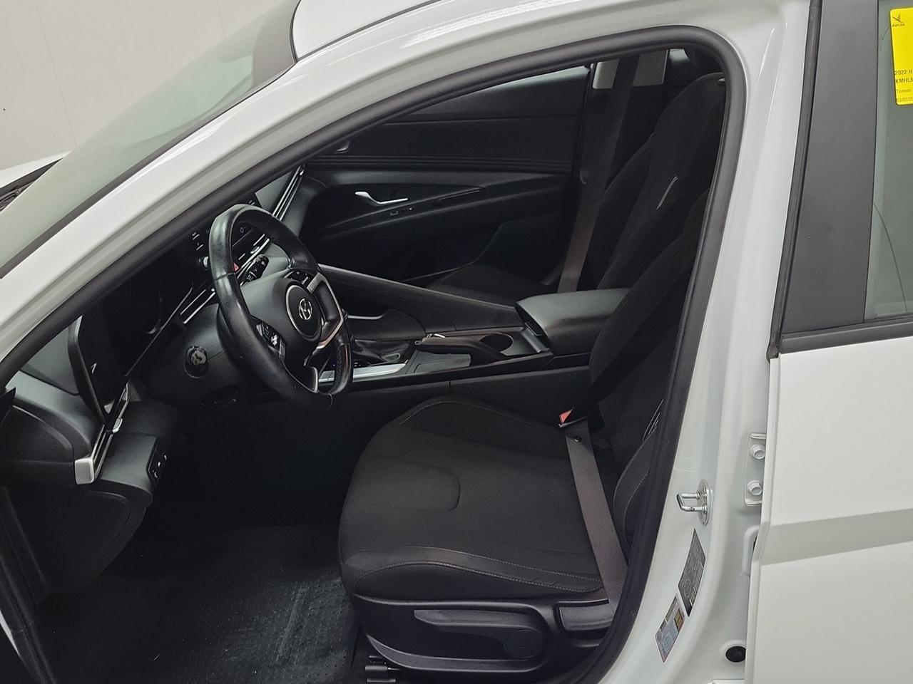2022 Hyundai Elantra Preferred Photo4