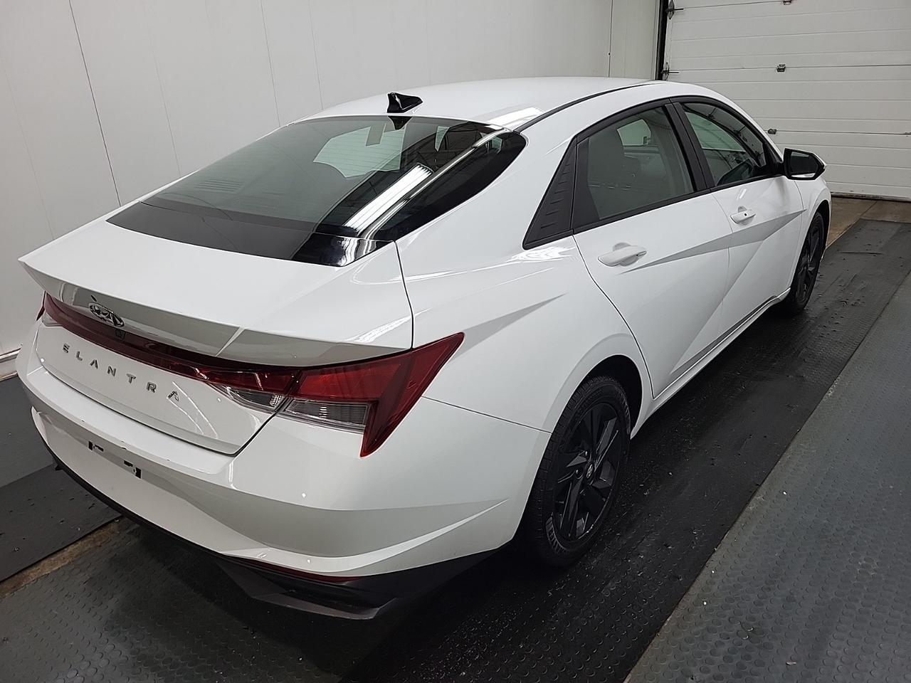 2022 Hyundai Elantra Preferred Photo